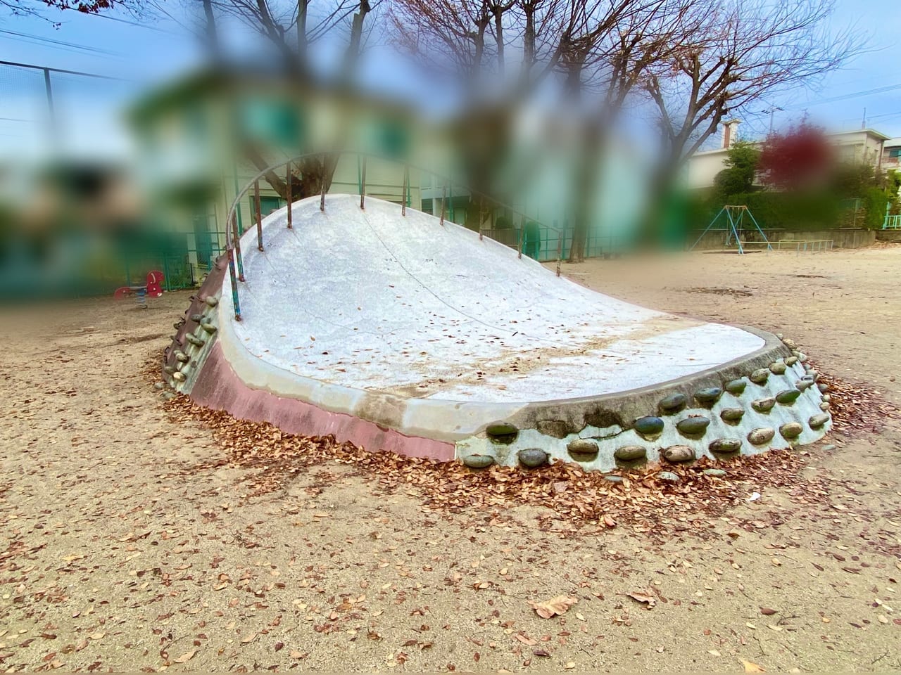 南明公園コンクリートの滑り台