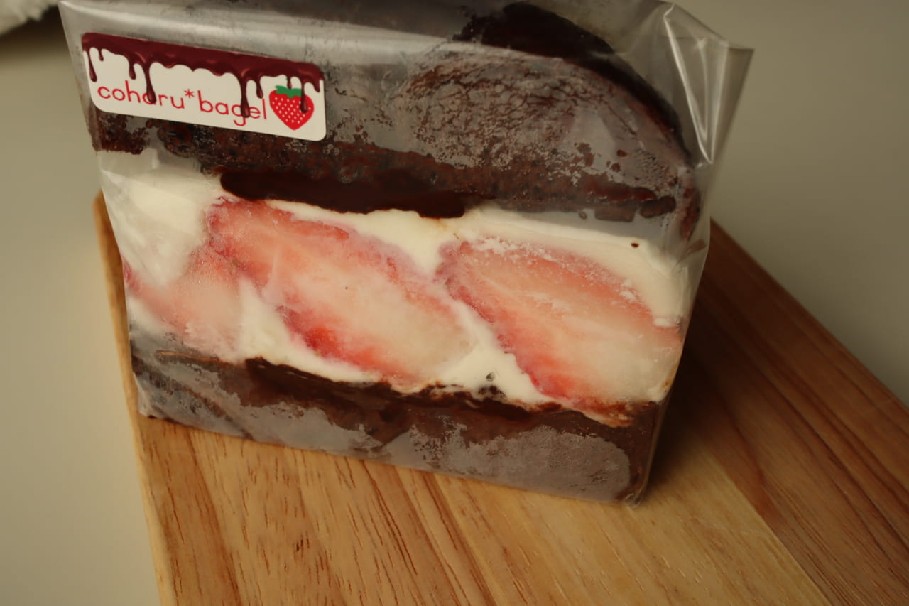 苺とチョコレートのショートケーキベーグル