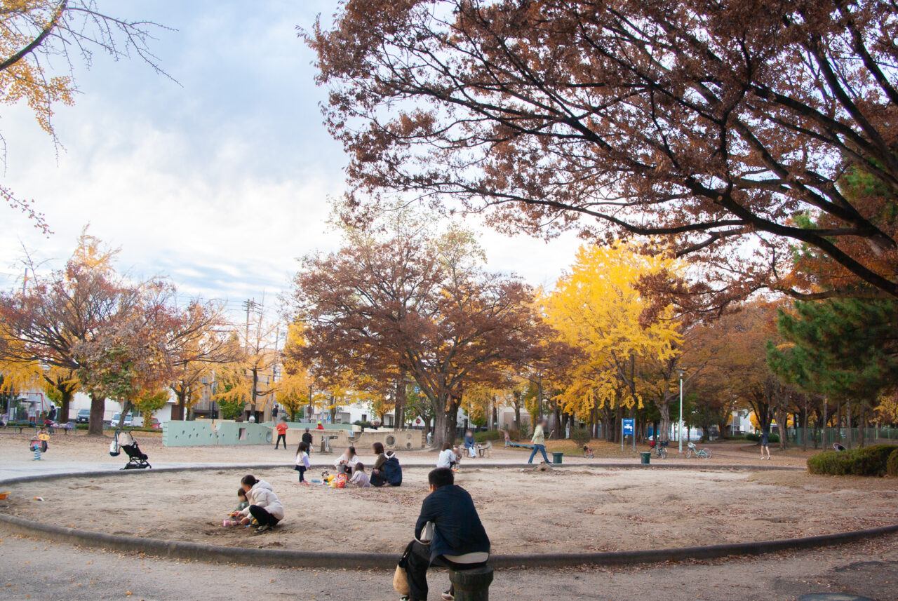 千種公園イチョウ並木