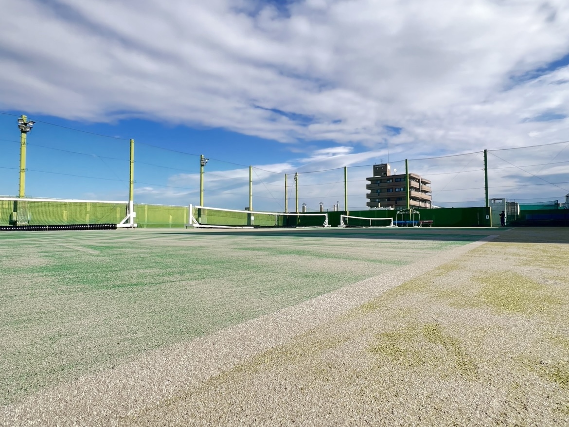 テニスラウンジアスティ